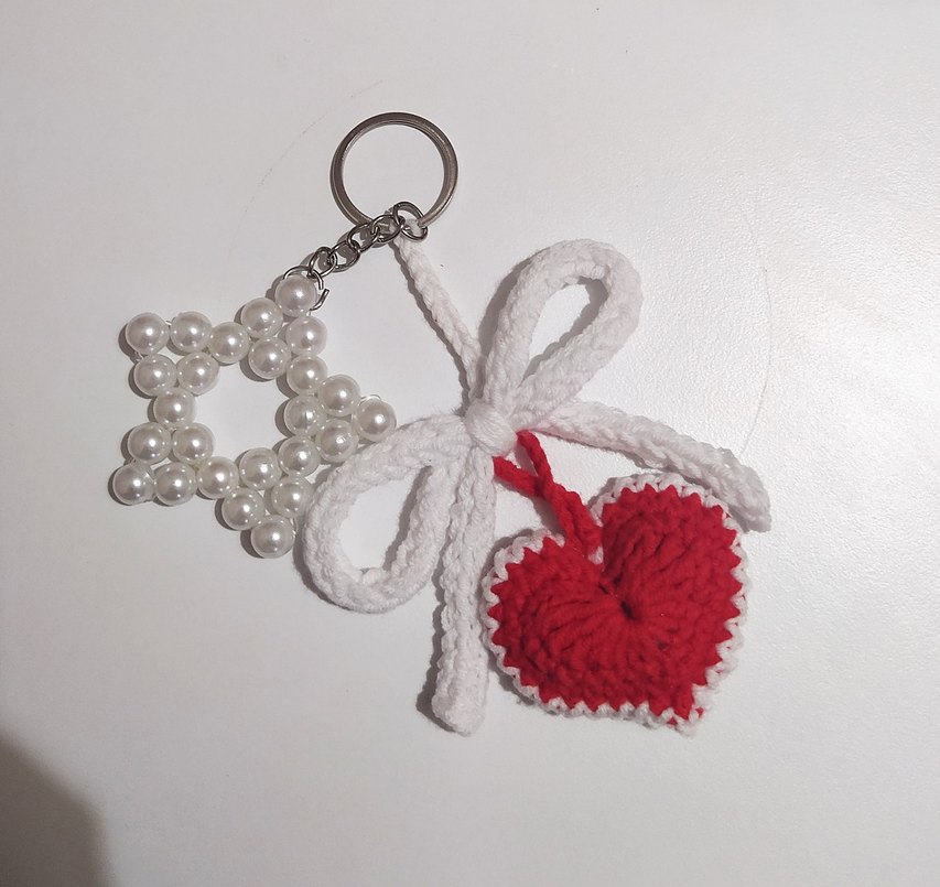 Boncuklu Beyaz Kalp ve Yıldız Anahtarlık - Görsel 2