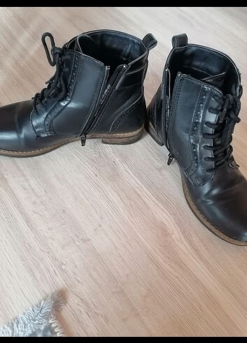 38 Beden siyah Renk Çok az kullanılmış temiz bayan bot 