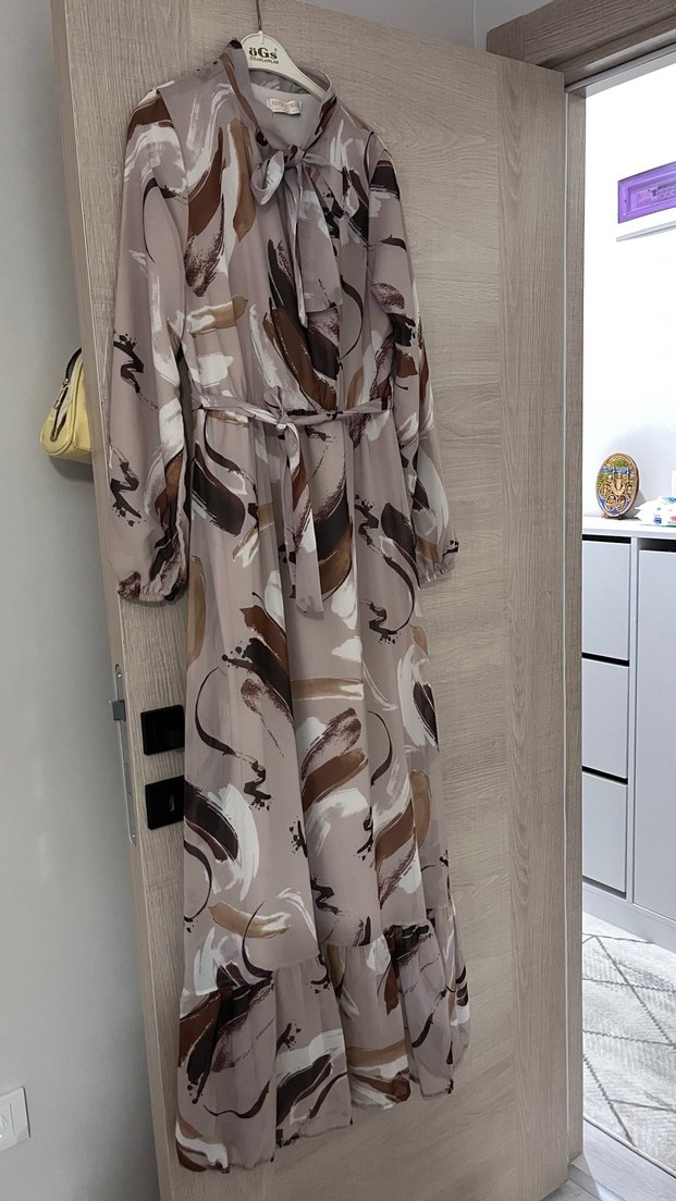 Bağcıklı, uzun kollu astarlı şifon uzun bej elbise - Görsel 2