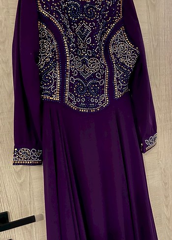 Uzun Mor İşlemeli Boncuklu Kadın Elbise - Görsel 4