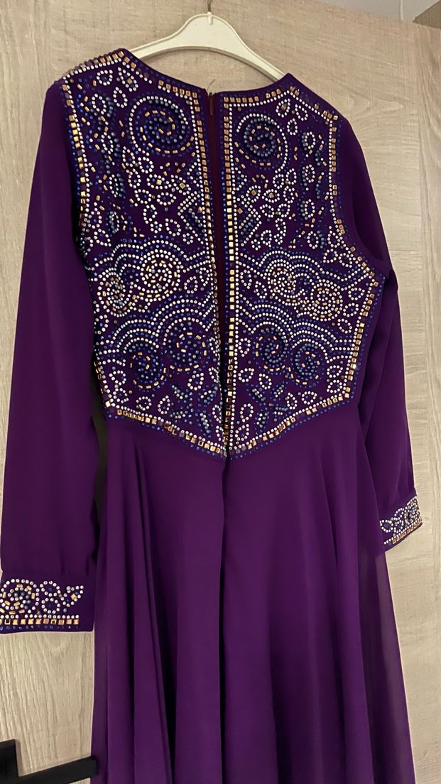 Uzun Mor İşlemeli Boncuklu Kadın Elbise - Görsel 5