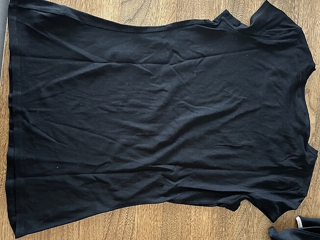 s Beden Bir Şık siyah t-shirt