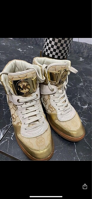 Michael kors bot