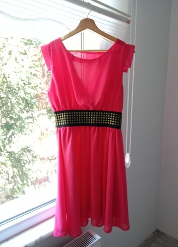 Pembe elbise
