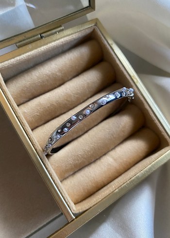 İnciİşlemeli Gri Kadın Bileklik - Görsel 2