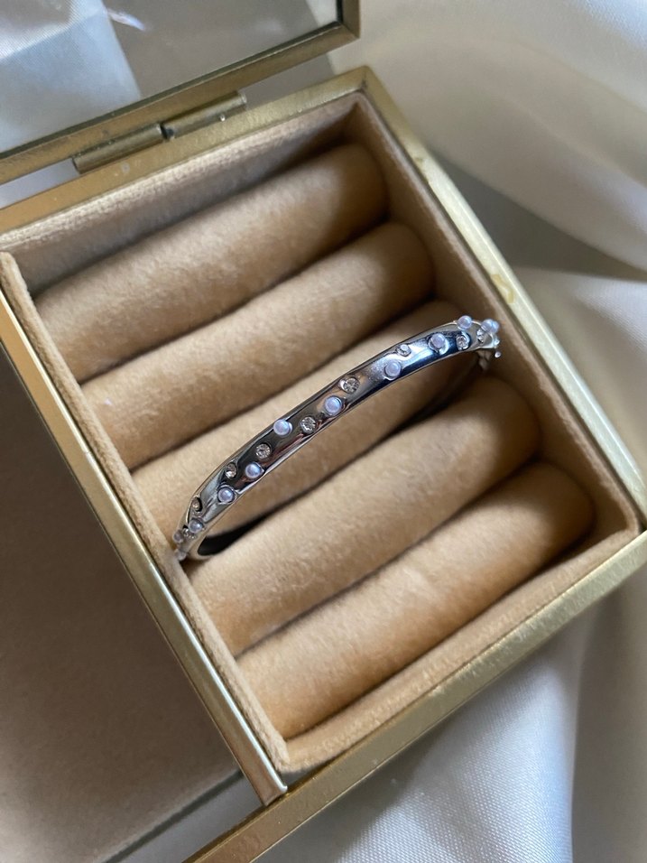 İnciİşlemeli Gri Kadın Bileklik - Görsel 2