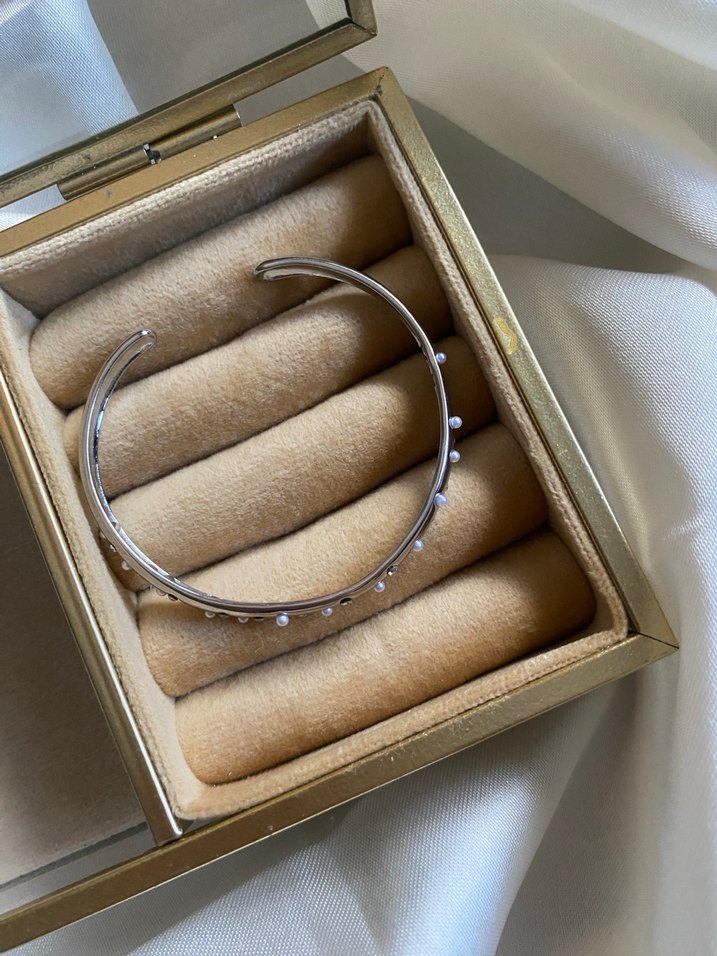 İnciİşlemeli Gri Kadın Bileklik - Görsel 3