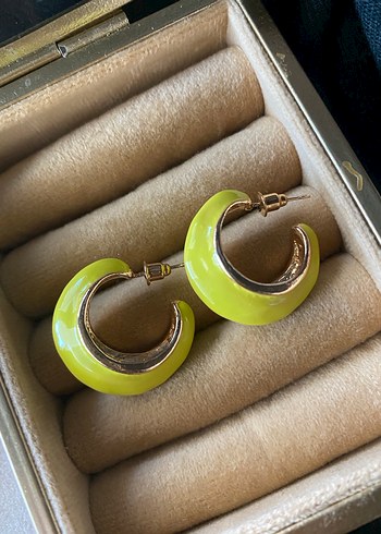 Sarı Parlak Midi Kadın Küpeler - Görsel 3