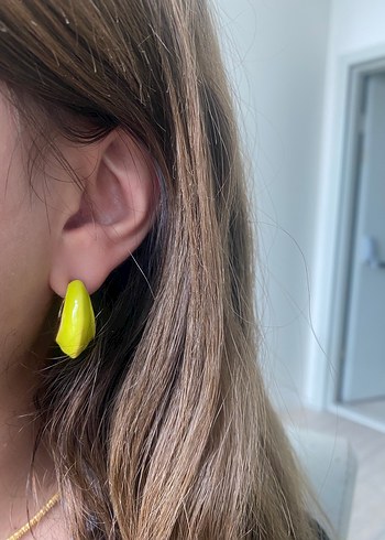 Sarı Parlak Midi Kadın Küpeler - Görsel 2