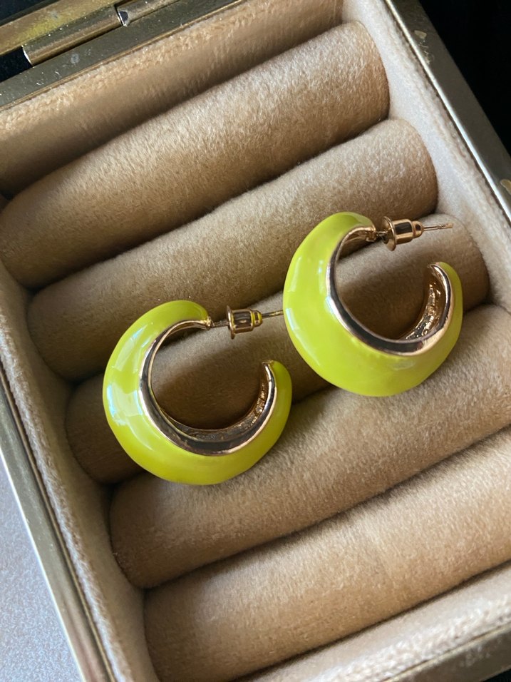 Sarı Parlak Midi Kadın Küpeler - Görsel 4