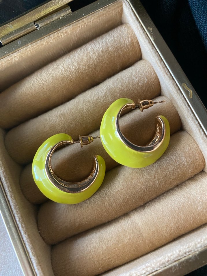 Sarı Parlak Midi Kadın Küpeler - Görsel 3