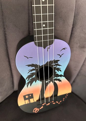 Renkli Tropikal Desenli Ukulele
