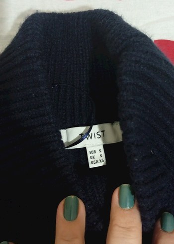 Altın Renkli Broşlu Boğazlı Kadın Kazak - Görsel 5