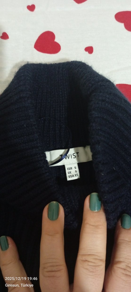 Altın Renkli Broşlu Boğazlı Kadın Kazak - Görsel 5