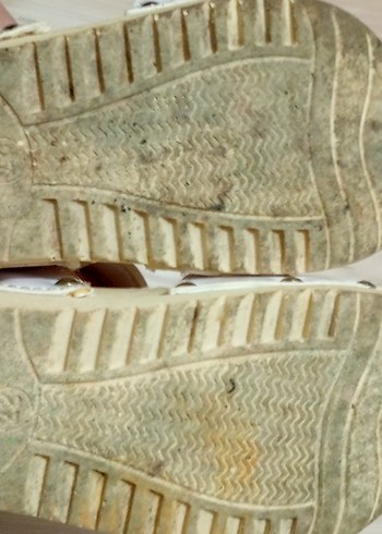 27 Beden Kız Çocuk Beyaz Tokalı Sandalet
