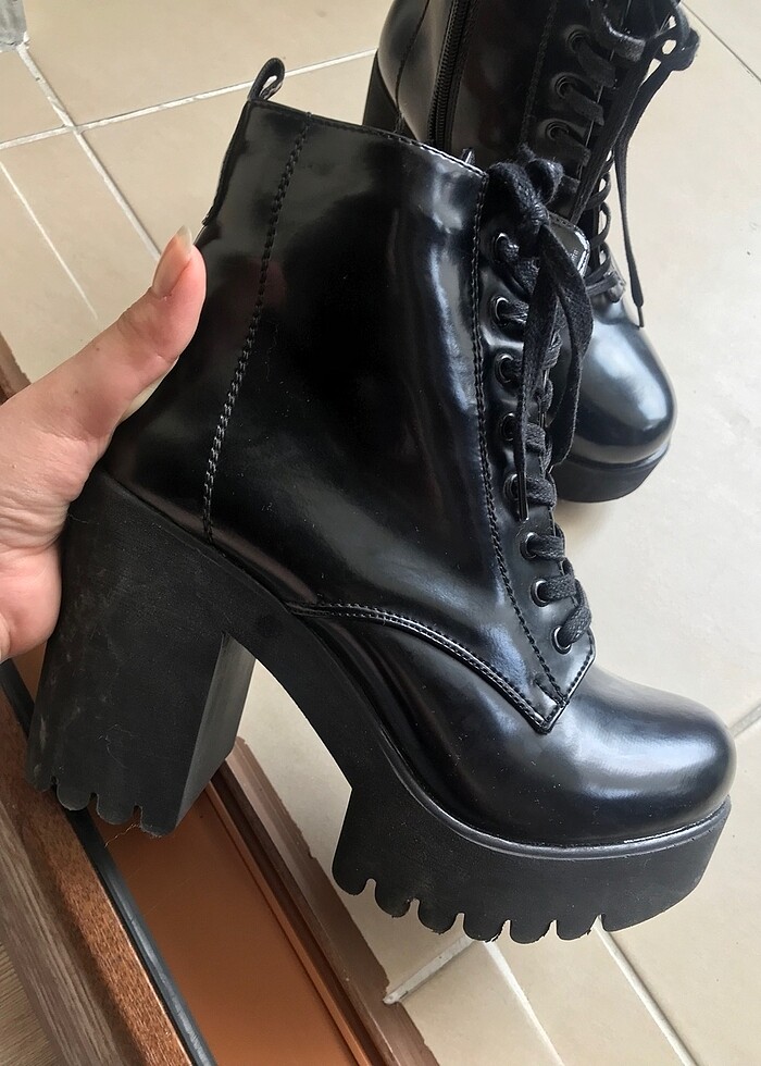 Kadın Bot - Görsel 2