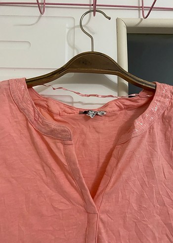 Pembe V Yakalı Kolsuz Keten Kadın Bluz - Görsel 2