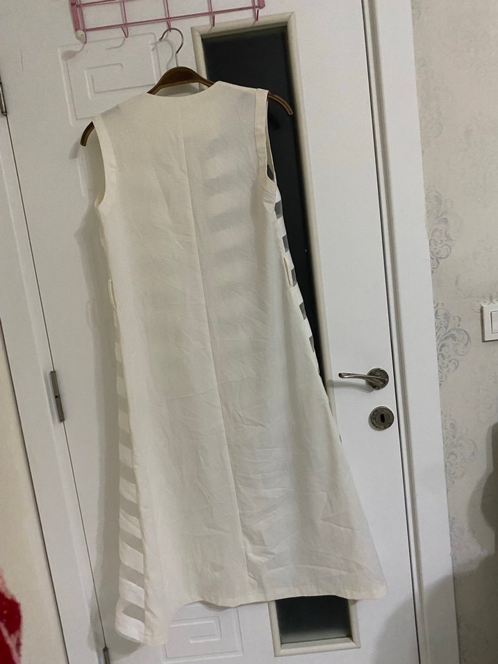 Beyaz Uzun Pilili Kolsuz Kadın Yelek - Görsel 4