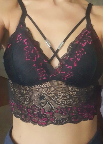 Bershka Dantelli büstiyer/bralet 958 tl