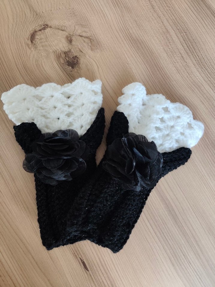 Beyaz-Siyah Örgü Gotik Kadın Eldiveni - Görsel 2