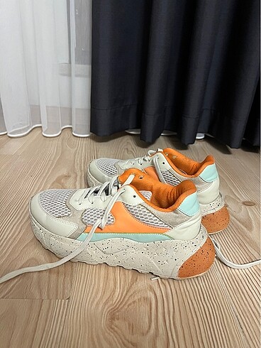 38 Beden Elle Yüksek Taban Sneakers