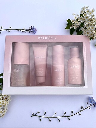 Kylie Skin Travel Set