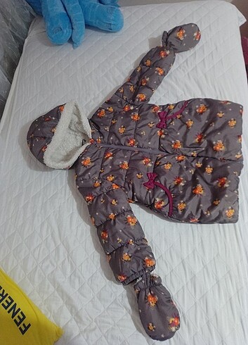 LC Waikiki eldivenli kız çocuk mont