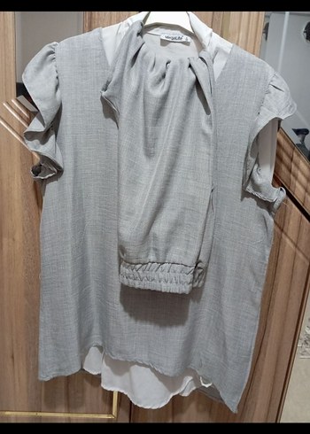 Gri Keten V Yaka Kısa Kollu Bluz - Görsel 3