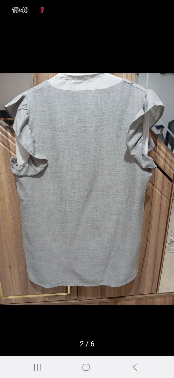 Gri Keten V Yaka Kısa Kollu Bluz - Görsel 2