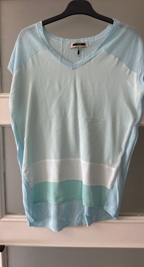 V Yaka Turkuaz Bağlamalı Desenli Kadın Bluz - Görsel 2