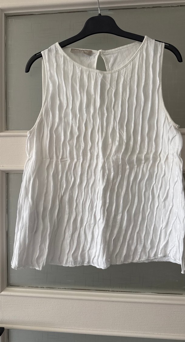 Kadın Beyaz Keten Pilili Kolsuz Bluz - Görsel 2