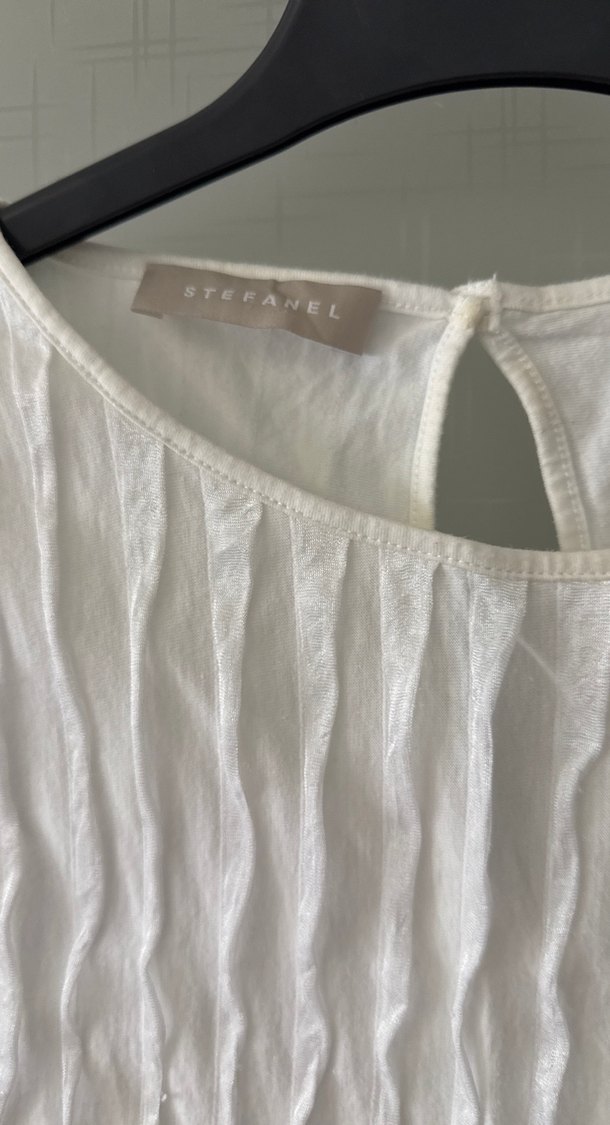 Kadın Beyaz Keten Pilili Kolsuz Bluz - Görsel 4