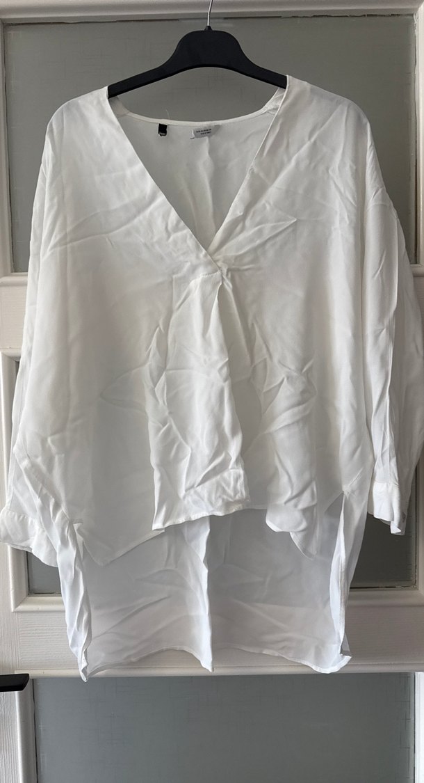 Beyaz V Yaka Uzun Kollu Keten Kadın Gömlek - Görsel 2