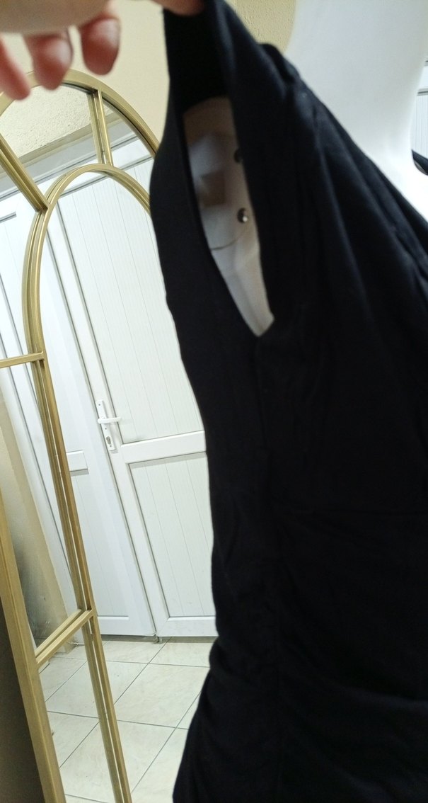 Siyah V Yaka Bluz - Görsel 3