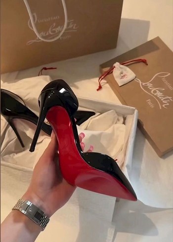 Christian Louboutin 37
