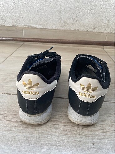 36 Beden siyah Renk Adidas ayakkabı