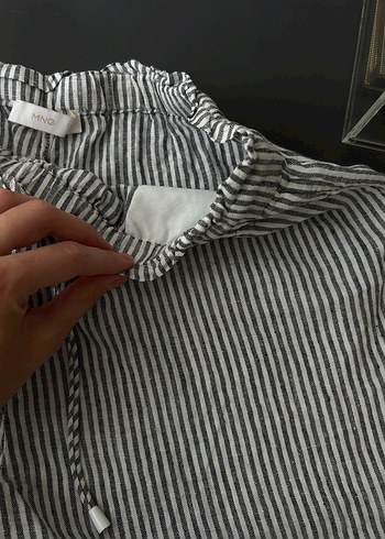 Gri Çizgili Mango Keten Midi Şort - Görsel 5