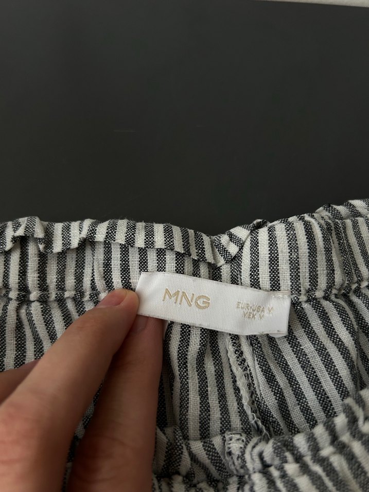 Gri Çizgili Mango Keten Midi Şort - Görsel 2