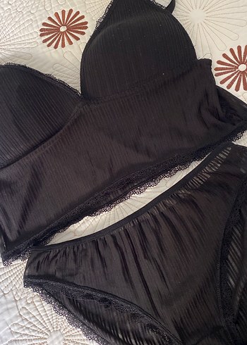 Siyah Dantel Detaylı Goth Bralet Takımı - Görsel 4
