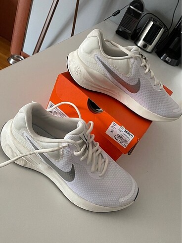 Nike Revolution 7
