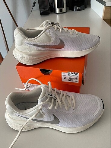 40 Beden Nike Revolution 7