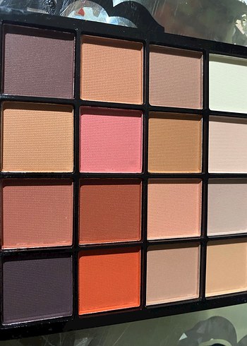 Bej Tonlarda Göz Farı Paleti - Görsel 2