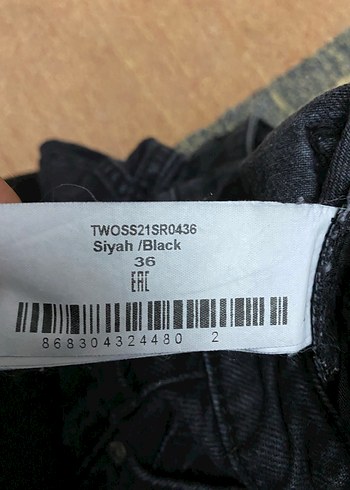 Kadın Siyah Bol Kesim Mini Denim Şort - Görsel 2