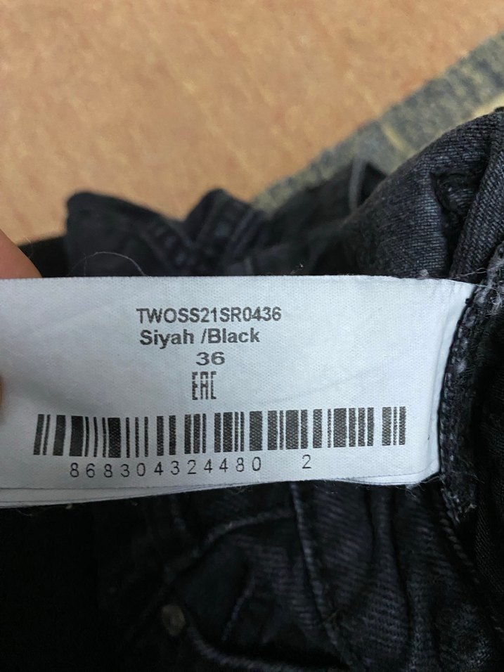 Kadın Siyah Bol Kesim Mini Denim Şort - Görsel 2