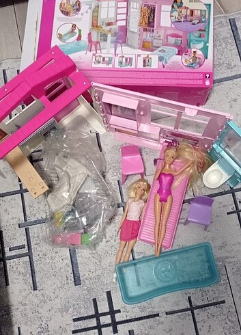 Barbie Orjinal Barbie havuzlu ev ve pet shop