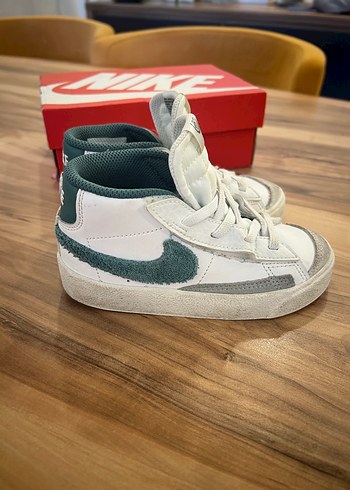 26 Beden beyaz Renk Nike Blazer Mid '77 SE Bebek Beyaz Sneaker