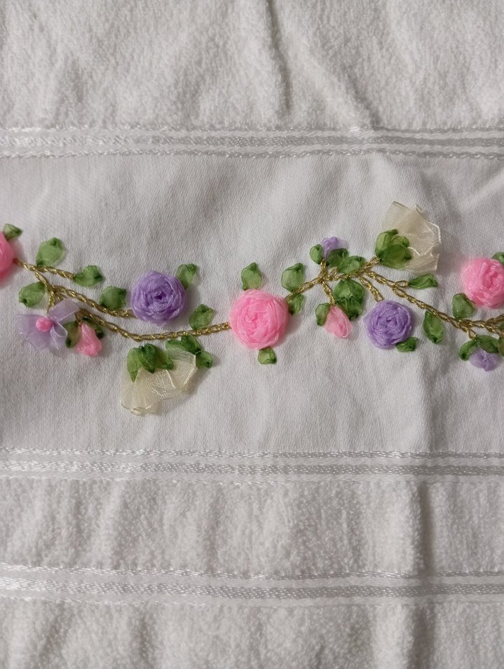 Nakışlı Beyaz Havlu - Görsel 2