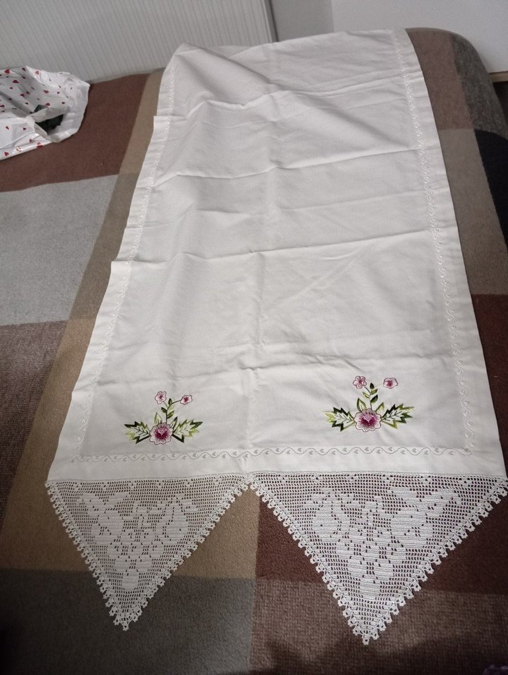 İşlemeli Beyaz Masa Örtüsü - Görsel 5