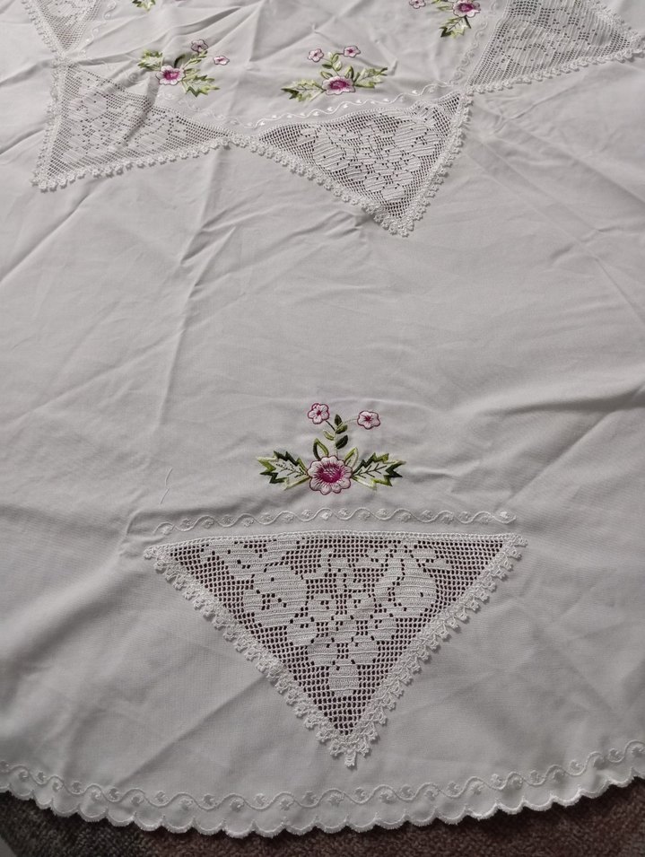 İşlemeli Beyaz Masa Örtüsü - Görsel 2