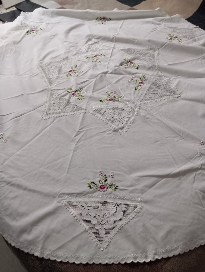 İşlemeli Beyaz Masa Örtüsü - Görsel 3